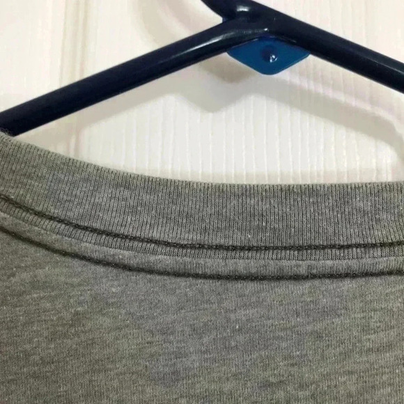 Banana Republic Grey Graphic Tee NWOT Size Medium - Picture 16 of 16